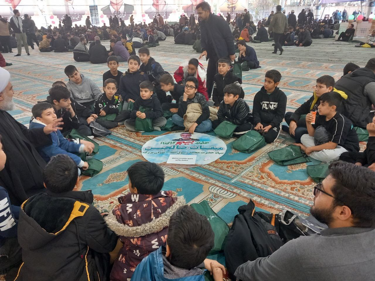 برنامه میقات صالحین با حضور ۷۵۰۰ بسیجی آغاز شد برنامه میقات صالحین با حضور ۷۵۰۰ بسیجی آغاز شد